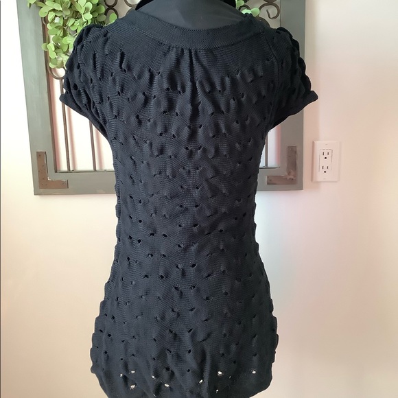 Beautiful short sleeved Simon Chang sweater. - Picture 3 of 6